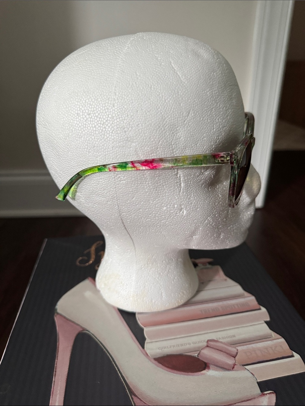 Floral Round Sunglasses - Pink Green Gradient Lenses - Picture 3 of 3